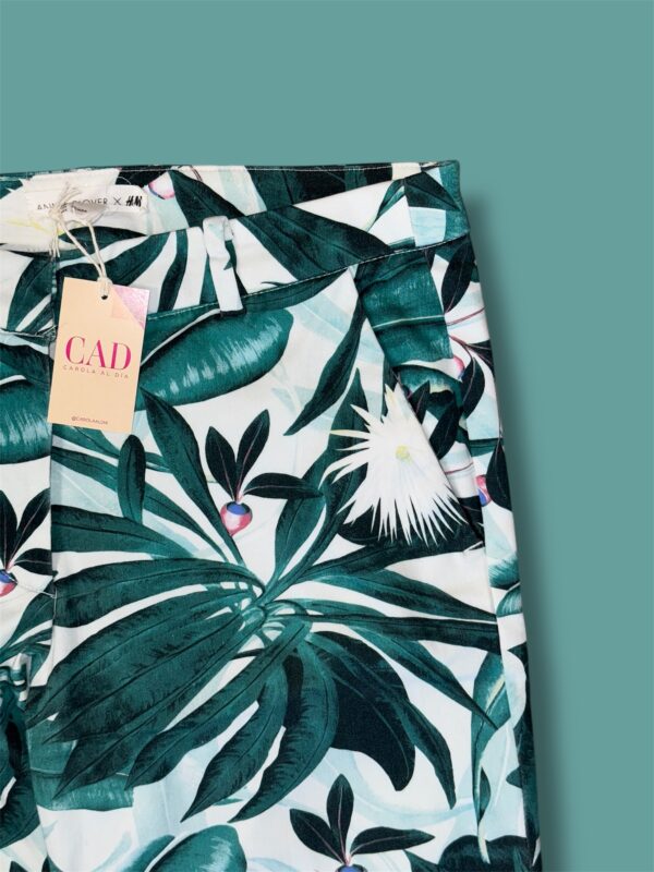 Pantalón fondo blanco con hojas calypso 36 - Imagen 2